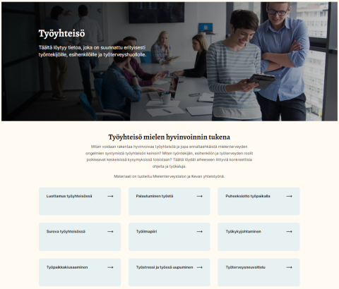 Työyhteisö mielen hyvinvoinnin tukena sivusta kuvakaappaus. Kuvassa ihmisiä katsoo tietokonetta